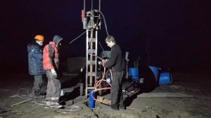 Упал шланг. Как достать шлангу со скважины ?