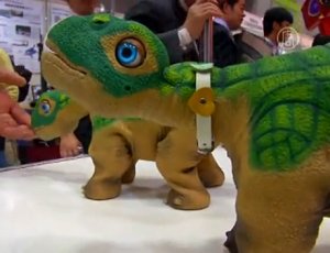 Выставка в Токио: робот-змея и «железная спина»