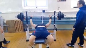 Ромка, жим штанги лёжа,  дошёл до 130 кг