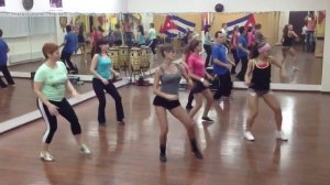 Reggaeton Flashmob @ «Los Amigos» (repetition-2)