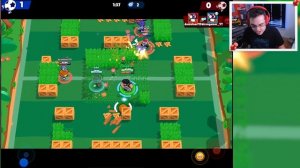 BRAWL STARS - TESTANDO O BULL NO FUTEBRAWL (ipad pro 2018 gameplay)