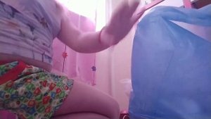 Прибралась! Ох, ну если захочешь, то можно всё вымыть до блеска! Убирать дети комнату надо!