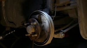 Замена задних колодок Дайхатцу Пизар