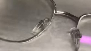 Ультразвуковая чистка очков в салоне Stock Optika