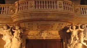 Рим. Церковь Сан Луиджи деи Франчези.  Орган и статуя Жанны д'Арк