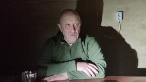 "Военкоров надо пускать везде. Военкоры героичны, патриотичны...