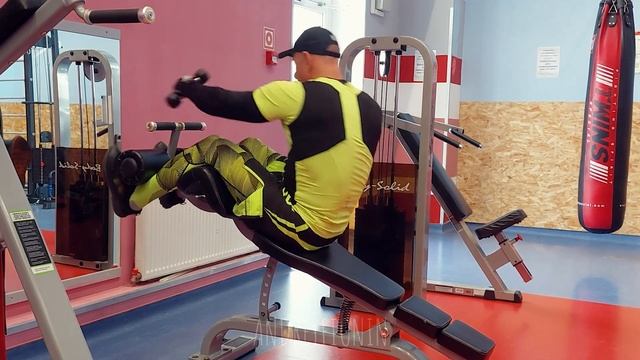 Сильная Спина: Упражнения с Гимнастической Палкой в Тренажерном Зале