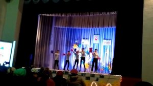 Танец с акробатическими элементами.