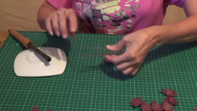 Цветы из кожи Как делать завивку лепестков смотреть онлайн