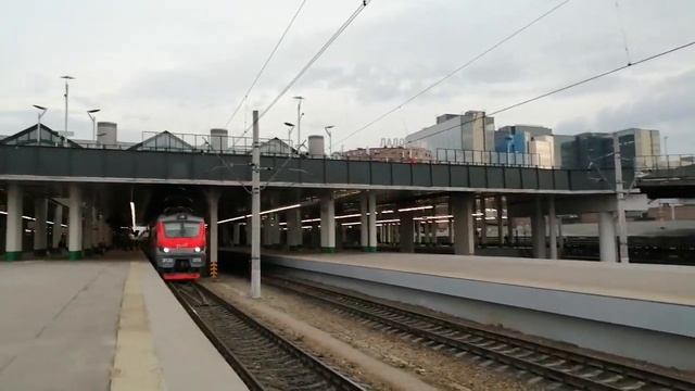 ВЛ10-1822. Тащит карельскую щебёнку через Дачу Долгорукова. Санкт-Петербург. смотреть онлайн