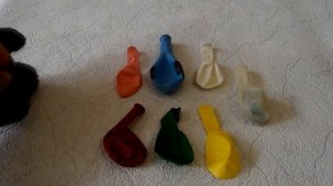 Лопаем шарики с водой Учим цвета Развивающие видео для детей Папа пальчик Детские песни learn color