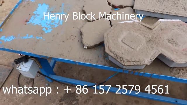 Vibration platform for producing paver  with plastic molds