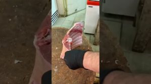 РАЗДЕЛКА БАРАНИНЫ,  ВЛАДИВОСТОК ?? ТОПОР ВЕС 3.4КГ.  ТЕЛ 89150489904СЕМЁН #рубщик #топор #баранина