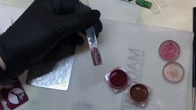 Стемпинг зеркальными втирками. Дизайн ногтей. смотреть онлайн