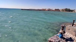 Гуляю по пляжу Эль-Ахеи Хургада. Обзор берега. Заброшенные отели. Где люди?