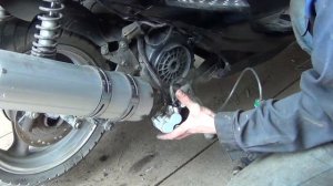 Почему тормоз скутера не прокачивается.