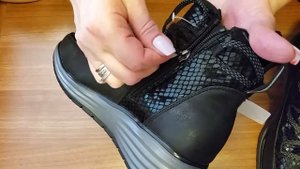 ? АСМР. БОТИНКИ?. Новые. Мои. Шепот. Постукивания. Царапание ногтями. Триггеры. ASMR.