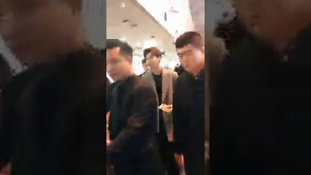 | Ли Чон Сок в международном аэропорту Шоуду, Пекин (20 декабря)