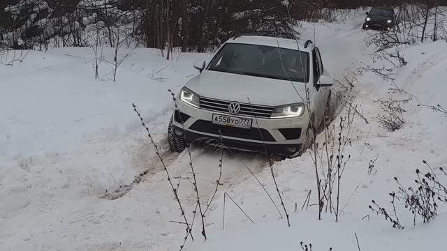Кроссоверы в снегу: Skoda Yeti, Volkswagen Touareg, Subaru Forester, Toyota Prado, Suzuki Vitara смотреть онлайн