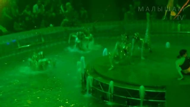 ФОКУС с девушками.ШОУ с ПИТОНАМИ.Уникальное шоу ПОД ВОДОЙ С КРОКОДИЛОМ смотреть онлайн