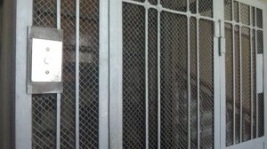 Два старых распашных лифтов ЭМИЗ раритет, Верхняя Масловка 3 с двойной шахтой