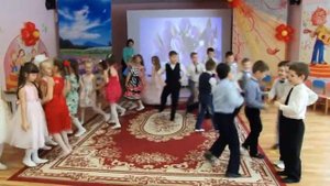 Игра "Дразнилка" на 8 Марта.Муз.рук.Е.Рабская.