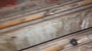 Лифт ULS едет с открытой дверью, меня зажал лифт
