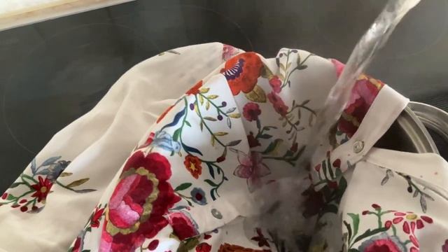 Выводим пятна от ягод. Просто, эффективно и бесплатно. смотреть онлайн