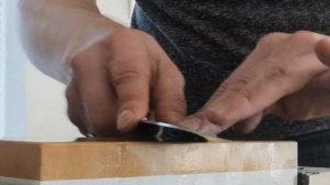 Как заточить нож на водном камне / How to sharpen knife on whetstone (USE ENG SUBTITLES)
