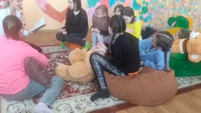 Мама читает детям "Полианну" смотреть онлайн