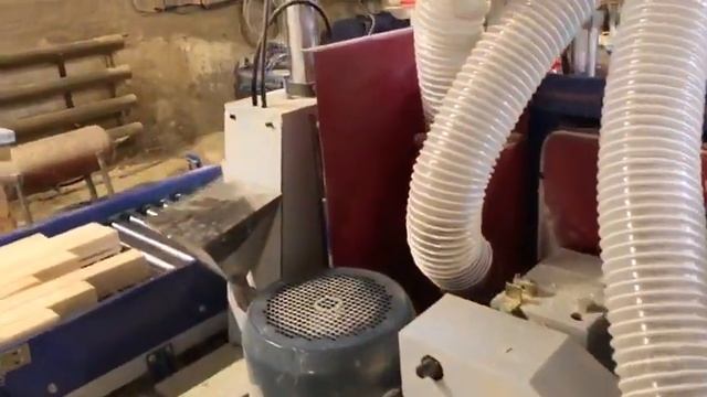 Соединение короткомерных брусков на Полуавтоматической линии сращивания Beaver 150 Standart смотреть онлайн