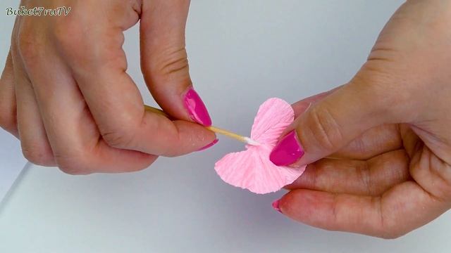 Маленькие цветы из остатков гофрированной бумаги. Простой способ. diy paper flowers