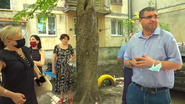 Работа выездной комиссии примарии на проблематичном участке улицы Малиновского смотреть онлайн