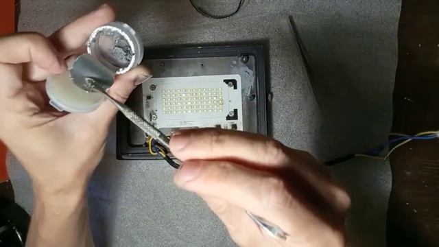 Как отремонтировать светодиодный прожектор? смотреть онлайн