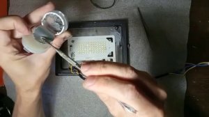 Как отремонтировать светодиодный прожектор?