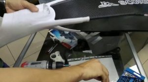 Сборка карбоновых ласт для подводной охоты.