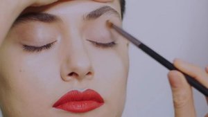 Красная помада: как сделать актуальный макияж губ