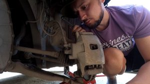 Замена тормозных дисков и колодок на Nissan March. Самоизоляция с пользой.