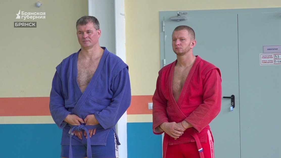 Мастера спорта международного класса дали урок юным самбистам Брянска