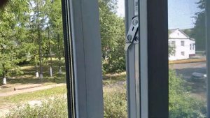 Створка пластикового окна открылась в двух положениях (ремонт пластикового окна)
