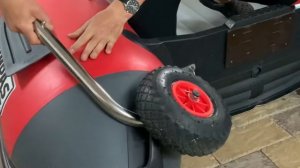 И как я до этого додумался?! Крепим транцевые колёса на борта лодки в режиме "На воде"