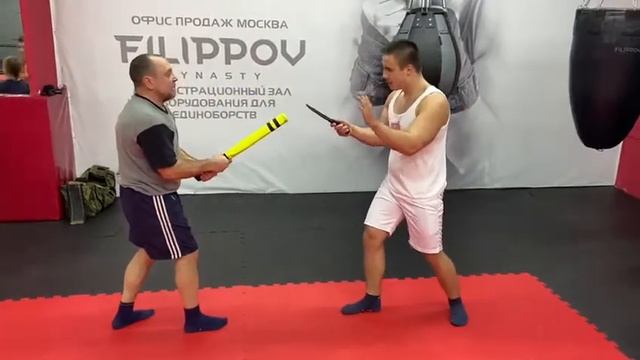 Палка/меч/мачете против ножа | Stick/bat/sword versus a knife | Stick/bate/machete contra cuchillos смотреть онлайн