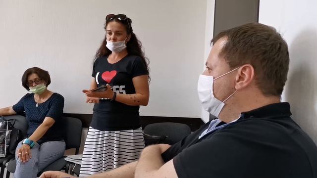 Суд рассматривает дело о тяжбе кровного отца против семьи, где его дочь находится на воспитании. смотреть онлайн