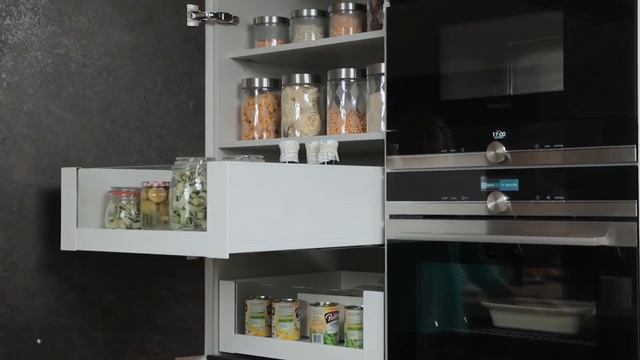 Наполнение кухонных шкафов - Высокая кладовая #наполенениекухонныхшкафов #проекткухни смотреть онлайн