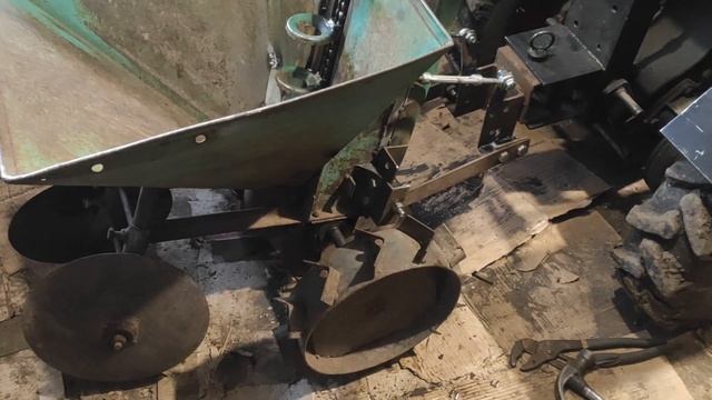 ЗАМЕНИЛ ЛЕНТУ НА ЦЕПЬ! Картофелесажалка, часть третья. смотреть онлайн