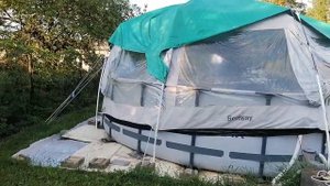 Шатёр Бествей 58612 над бассейном служит не более сезона.