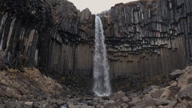 10 mins of Svartifoss Relaxing Waterfall with Sound смотреть онлайн