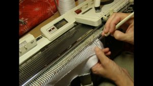 V-образный ворот. Бейка с наложением и отворотом по верху