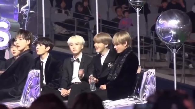 Taehyung LOL Reaction When He Got Nominated for an Award ? смотреть онлайн