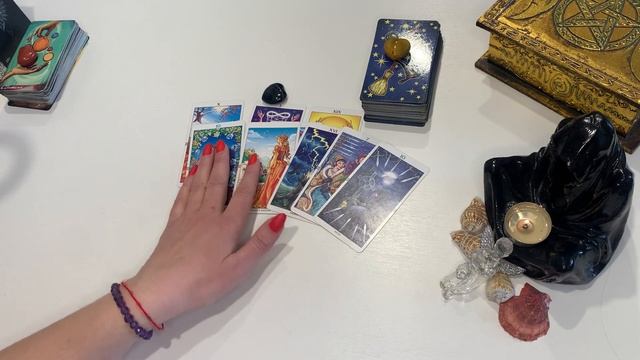 ?КТО ИЛИ ЧТО У ВАС НА ПОРОГЕ⁉️?❤️?ТАРО ОНЛАЙН#чтоспешитввашужизнь#отношения#любовь#будущее ?? смотреть онлайн